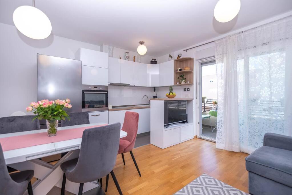 Feel Like Home Подстрана Экстерьер фото